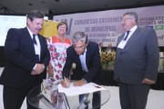 Estado injetar&aacute; R$ 1,8 bilh&atilde;o na economia catarinense