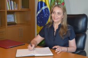 Governadora Daniela Reinehr foca na vacina e confirma Carmen Zanotto na Saúde