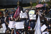 Greve na Educação: ato em Florianópolis (SC) reúne milhares de professores