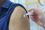  Vacinação contra a Covid-19 começa a ser aplicada a pessoas com 35 anos