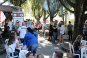 Música e gastronomia levam público à Praça Anita Garibaldi