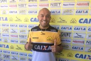 Criciúma apresenta oficialmente o volante Leandro Melo