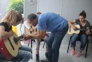 Rincão proporciona aulas de violão gratuita