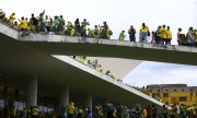 Manifestantes invadem Congresso, Planalto e STF em Brasília (DF)