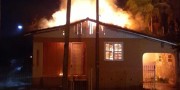 Residência é destruída por incêndio no Bairro Jaqueline em Içara