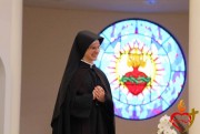 Irm&atilde; Agnes Marta troca de votos no Santu&aacute;rio Sagrado