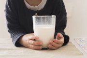 Rio Deserto doa quase 16 mil litros de leite para famílias e entidades