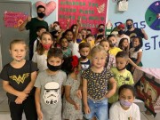 Barbeiros de Maracajá fazem ação social para crianças do SCFV