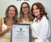 Sal&atilde;o Eloisa Cabeleireira recebeu mo&ccedil;&atilde;o pelos 30 anos de atividades