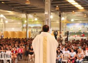Missa e prega&ccedil;&atilde;o marcam o primeiro dia do Vinde e Vede 2019