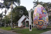 Moradores de Forquilhinha ganham ovo de seis metros na decoração de Páscoa