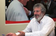 Padre Pedro questiona demora para acabar com sal&aacute;rios vital&iacute;cios