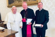 Dom Jacinto &eacute; recebido pelo Papa Francisco durante audi&ecirc;ncia privada