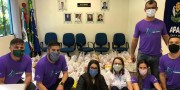 Equipe Pernas Solidárias entrega cestas básicas e máscaras para Apae
