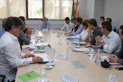 Governo de SC reúne 11 prefeitos para analisar projetos do Plano 1000