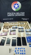  Pol&iacute;cia Militar encontra coca&iacute;na e dinheiro com jovem em I&ccedil;ara (SC)