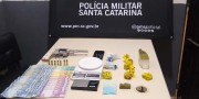 Após denúncia de tiros em Vila Nova Polícia Militar apreende arma e drogas 