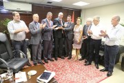 Presidente do PMDB prestigia posse do novo l&iacute;der da bancada estadual