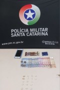 Polícia Militar prende jovem por suspeita de tráfico de drogas em Içara (SC)