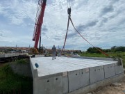 Kit de transposição de concreto é instalado em ponte no Bairro Tereza Cristina