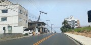 Poste &eacute; atingido por ve&iacute;culo na Rua Vit&oacute;ria no Centro de I&ccedil;ara