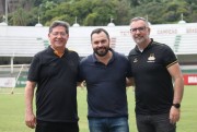 Guedes é recebido pelo presidente do Fluminense em RJ