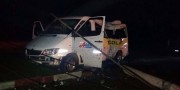 Van derruba transformador em colisão contra poste em Vila Nova