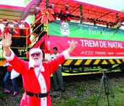 Papai Noel Ferroviário alegra crianças da região Sul de SC