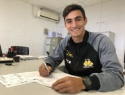 Lateral Enzo renova contrato com o Criciúma E.C.