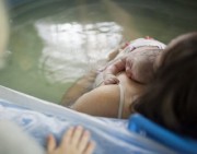 Banheira é utilizada no parto na água e alívio à dor das contrações