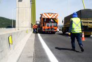 Ponte Anita Garibaldi tem sinalização definitiva após trabalhos de melhorias no pavimento