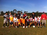 Crianças de projetos sociais da FMCE disputam amistoso contra equipe Argentina