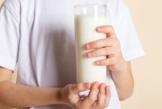 Quase 10 mil litros de leite já foram doados por meio do Projeto Leite Solidário
