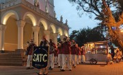 Banda Marcial da Satc anima noite natalina na Praça Nereu Ramos em Criciúma 