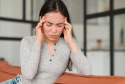 Dores de cabeça podem ser sintomas de doenças mais graves e estresse