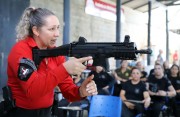 Mulheres das forças de segurança de SC ganham treinamento tático inédito 