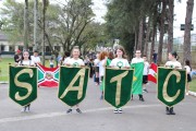 Colégio Satc dá início a semana da pátria com desfile cívico em Criciúma (SC) 