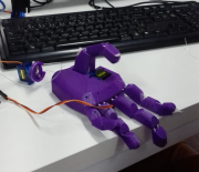 Alunos do SENAI desenvolvem mão robótica