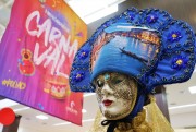 “Histórias de Carnaval”: exposição de fantasias toma conta do Criciúma Shopping