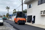 Rua Getúlio Vargas e Rodovia João Tibincoski Budny recebem camada de asfalto 
