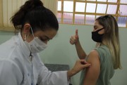 Professores e policiais de Içara recebem doses de vacina contra Covid-19