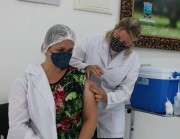 Técnica de enfermagem é a primeira imunizada contra a Covid-19 em Urussanga