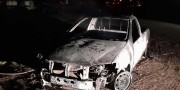Veículo é destruído pelo fogo próximo a galpão de arroz em Vila Nova