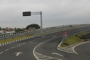Carreta colide na traseira de ve&iacute;culo que atinge caminh&atilde;o do Ex&eacute;rcito na Via R&aacute;pida