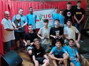 Voleibol de Morro da Fumaça recebe troféu de campeão geral da Liga de SC