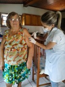 idosos de Jacinto Machado são vacinados contra a gripe em casa 