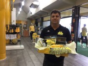 S&oacute;cio do Crici&uacute;ma recebe kit de produtos sorteados