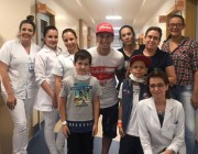 Douglas Moreira visita oncologia pediátrica 