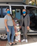 Direção da Apae de Içara distribui cestas básicas para famílias de alunos
