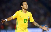 Neymar j&aacute; se aproxima de Rom&aacute;rio na artilharia geral 
